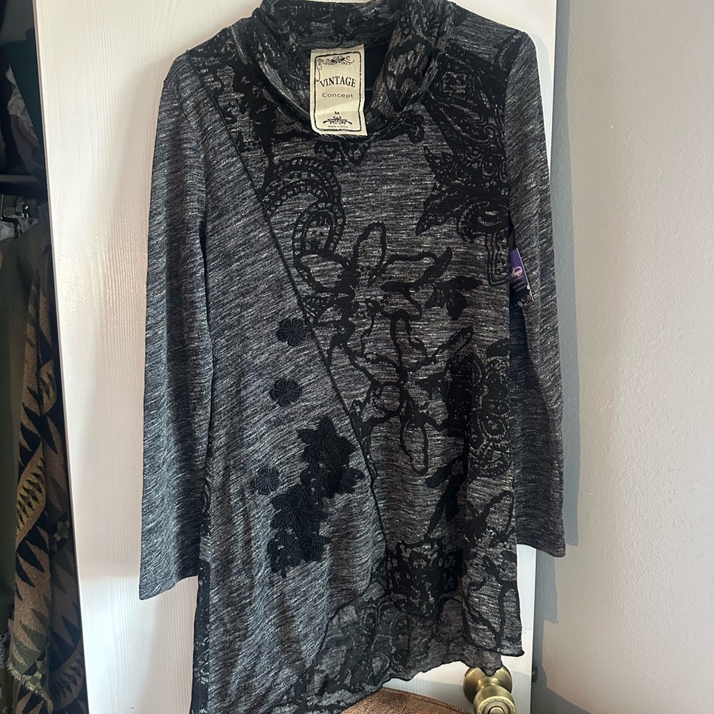 Gray Asymmetrical Graphic Tunic with 3/4 Sleeves